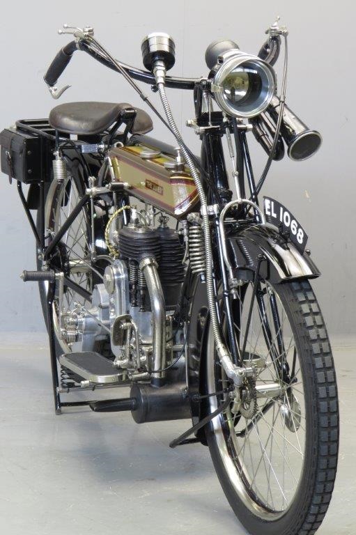 Старинный мотоцикл James No. 6 1913