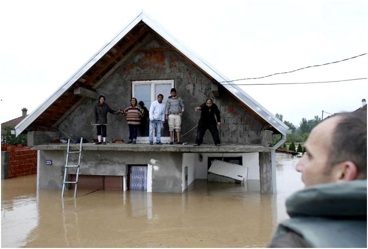 Число жертв балканского наводнения продолжает возрастать