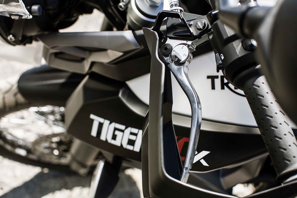 Туристический эндуро Triumph Tiger 800 XCx 2015  (фото)
