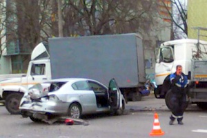 В центре Минска два грузовика столкнулись с автобусом и легковушкой