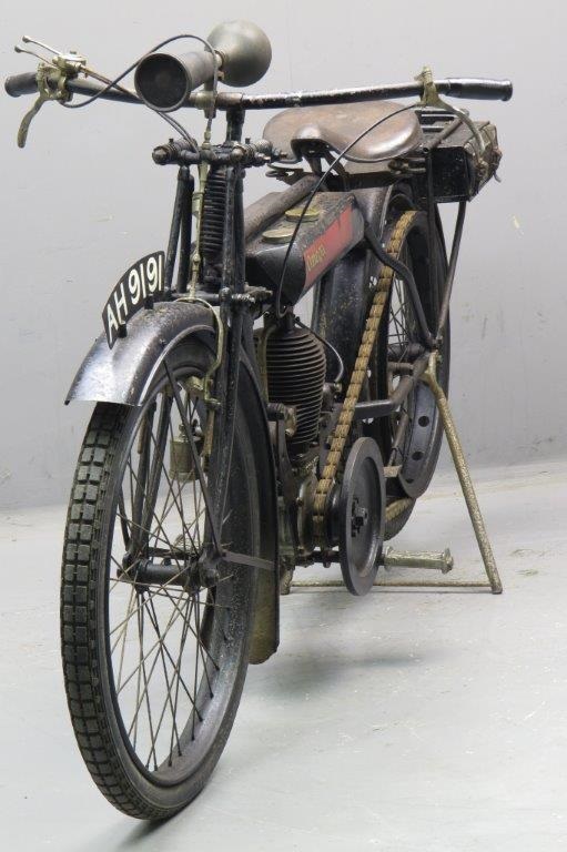 Старинный мотоцикл Omega Model 2 1922
