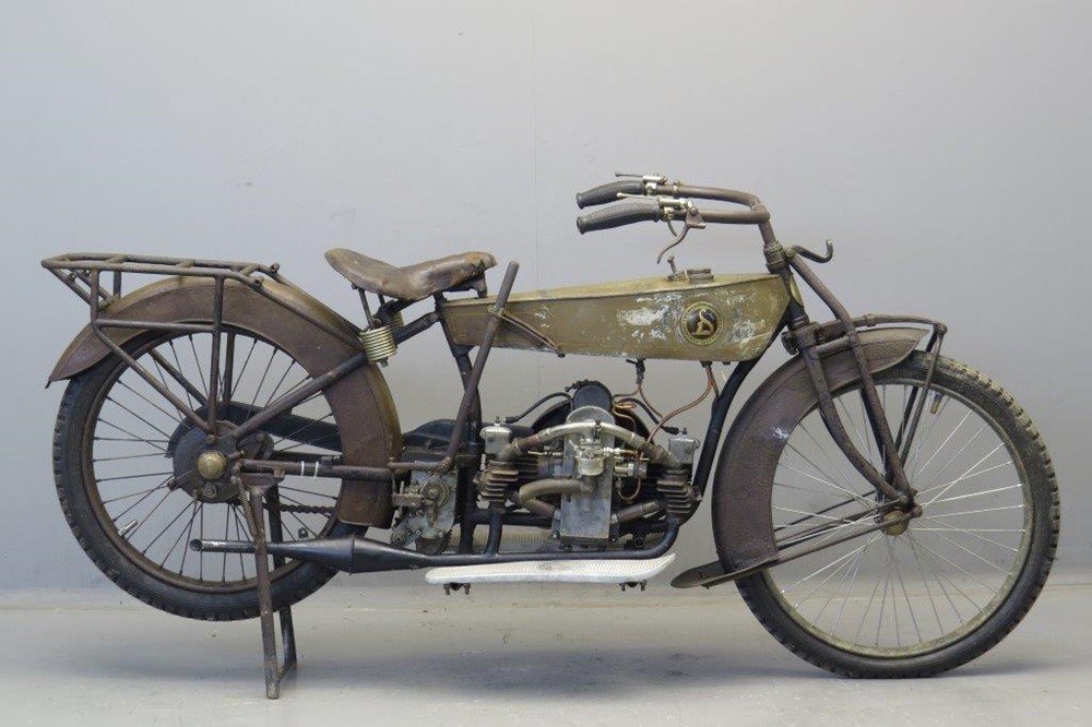 Старинный мотоцикл D-Rad M24 1925