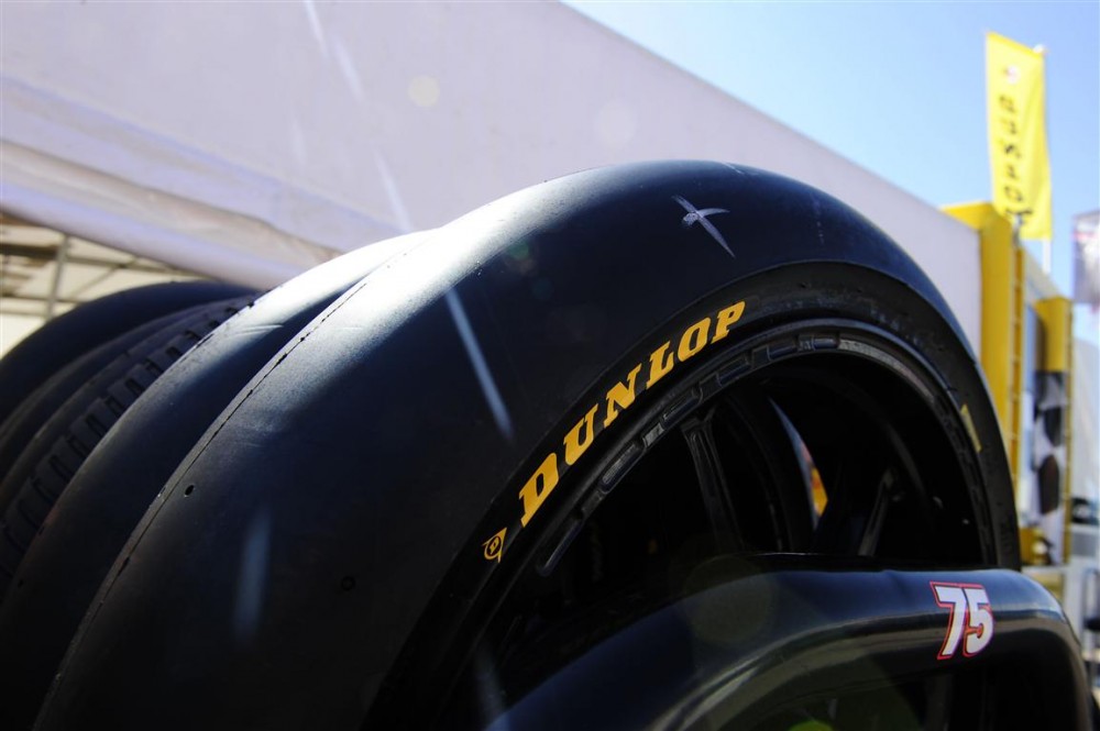 Dunlop - официальный поставщик резины в чемпионаты  Moto2 и Moto3