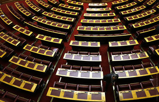 Парламент Греции в третий раз не смог избрать президента и будет распущен