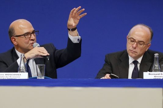 finanzminister Pierre Moscovici, und der minister für haushalt, Bernard Cazeneuve, bei der präsentation des entwurfs des haushaltsgesetzes 2014. Dieser kommt am mittwoch an der Versammlung.