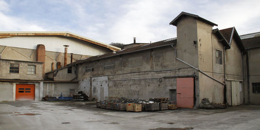 Ein gebäude der fabrik drômoise Ceralep, im februar 2014.