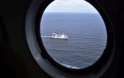 В Охотском море возобновились поиски рыбаков с траулера Дальний Восток