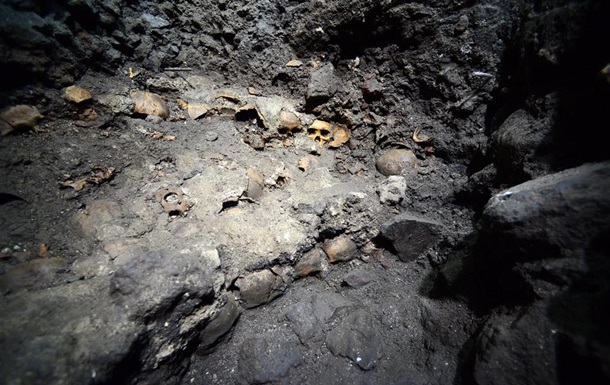 В Мехико обнаружили стену из человеческих черепов