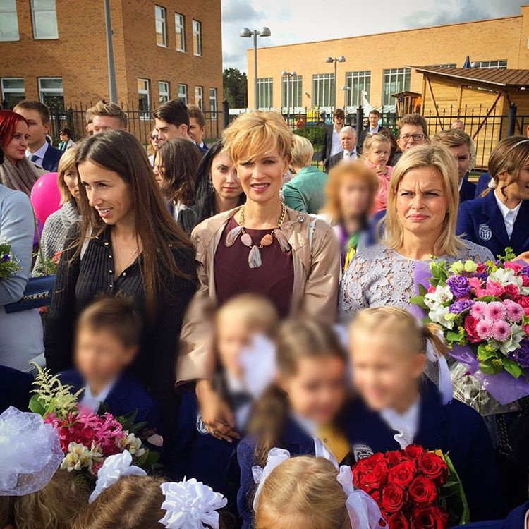 Актриса Олеся Судзиловская отвела сына в первый класс (фото)