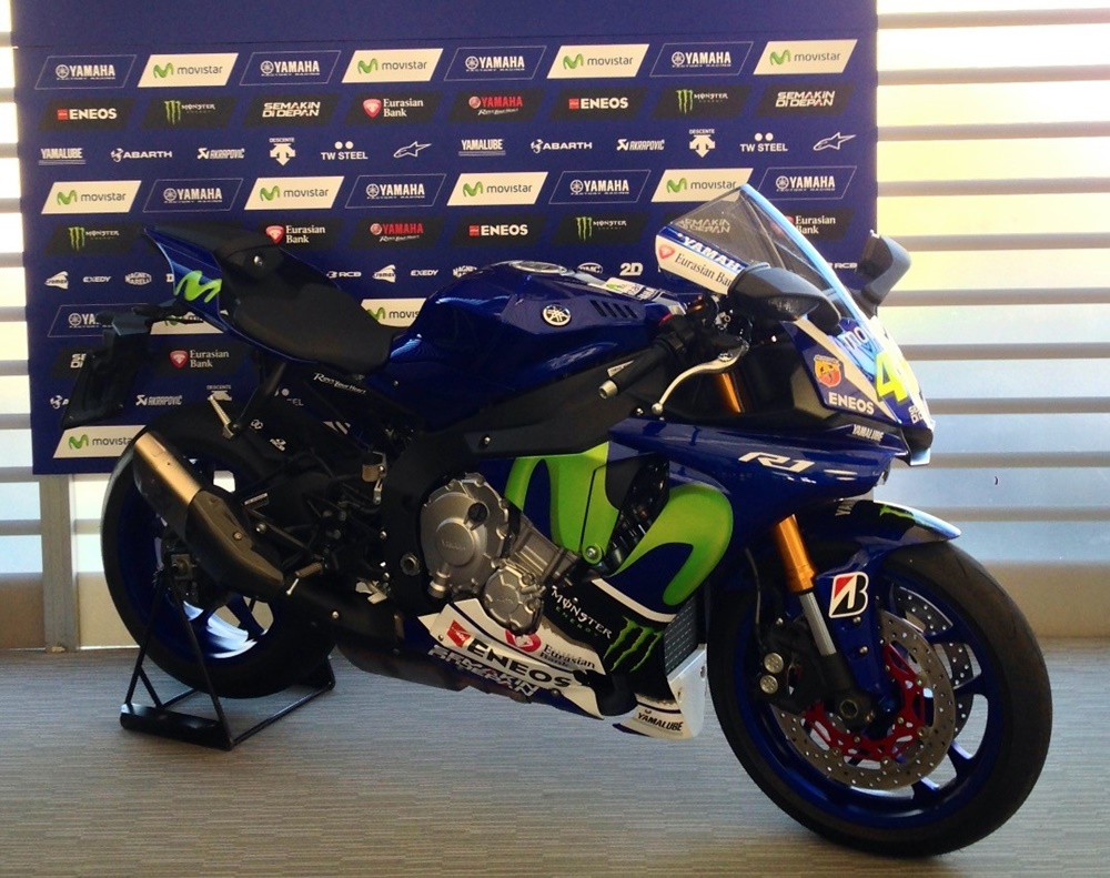 Спортбайк Yamaha YZF-R1 2015 Movistar MotoGP + автографы Росси