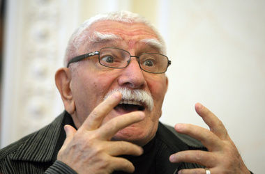 79-летний Армен Джигарханян бросил жену ради молодой возлюбленной