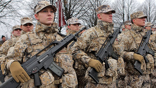 В Латвии собираются вернуть обязательный военный призыв